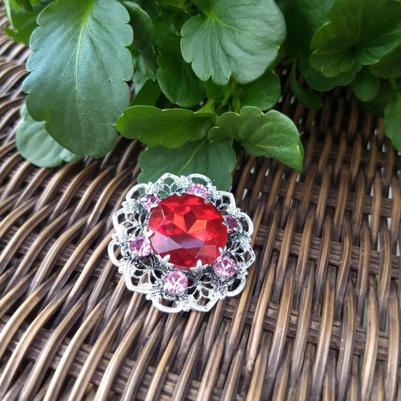 3/$25 vintage 80s pink and red lucite? flower brooch - Picture 1 of 3